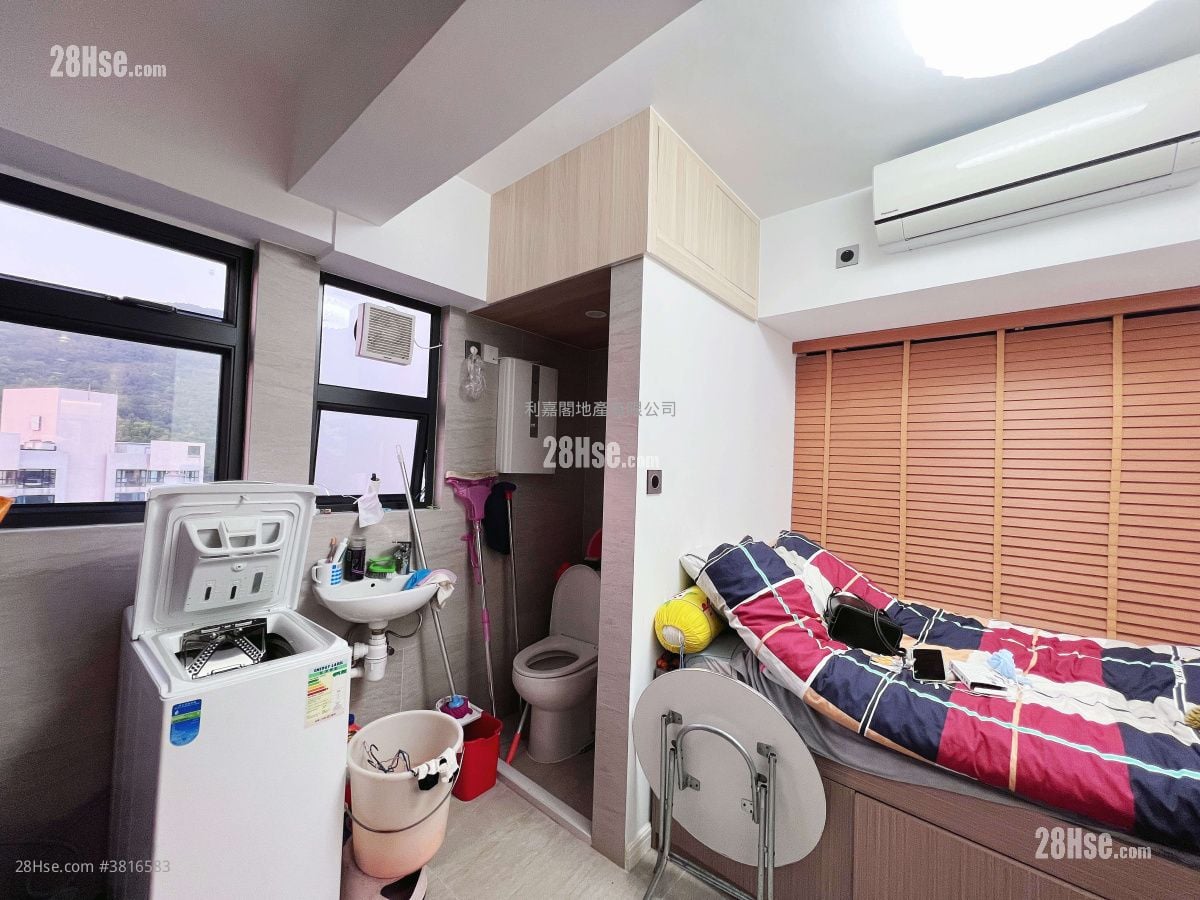 servant’s room: Golden Villa Sell 3 Bedrooms , 2 Bathrooms 1,438 ft²