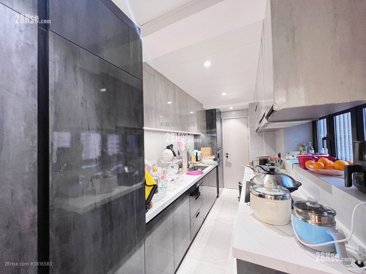 kitchen: Golden Villa Sell 3 Bedrooms , 2 Bathrooms 1,438 ft²