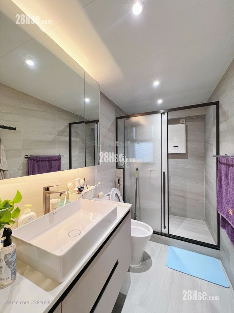 bathroom: Golden Villa Sell 3 Bedrooms , 2 Bathrooms 1,438 ft²