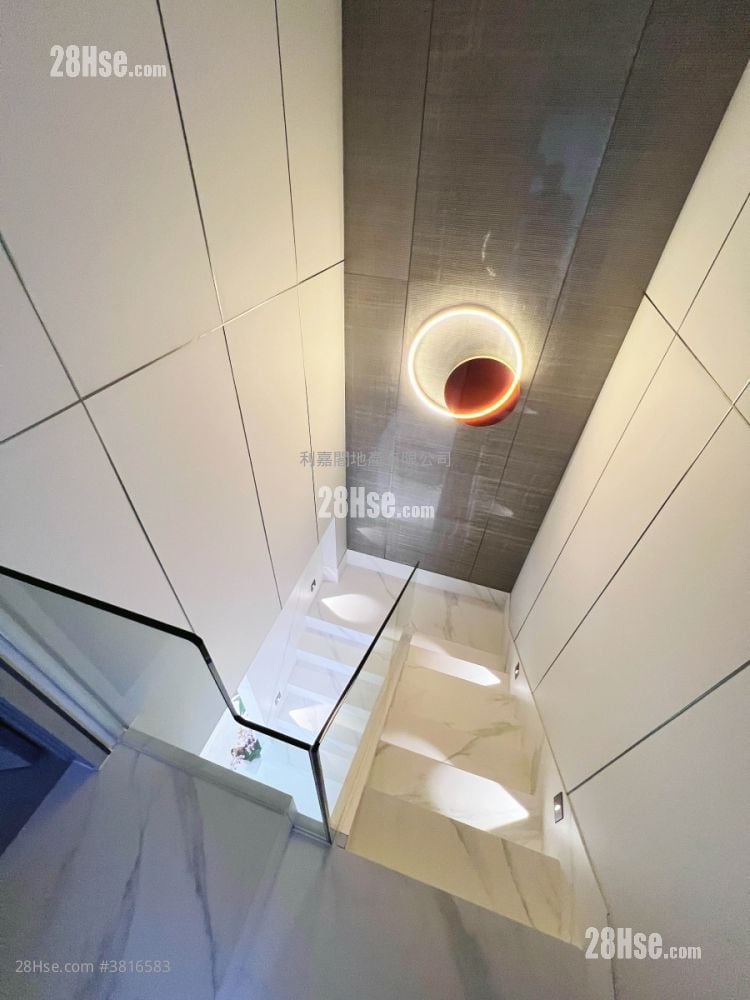 Golden Villa Sell 3 Bedrooms , 2 Bathrooms 1,438 ft²