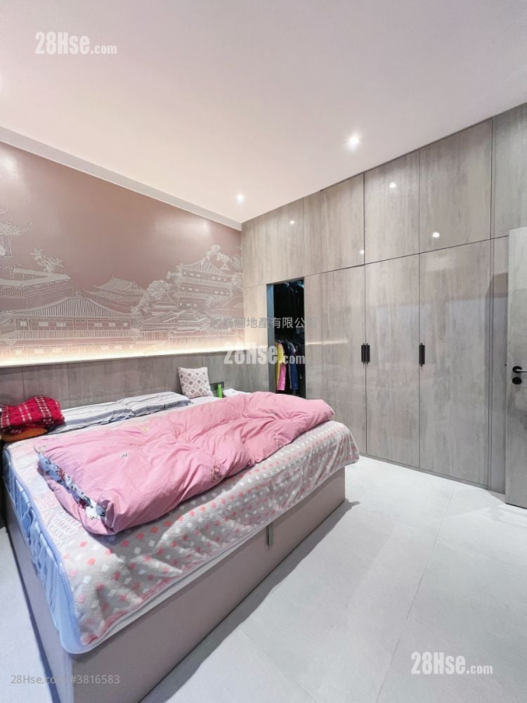 master room: Golden Villa Sell 3 Bedrooms , 2 Bathrooms 1,438 ft²