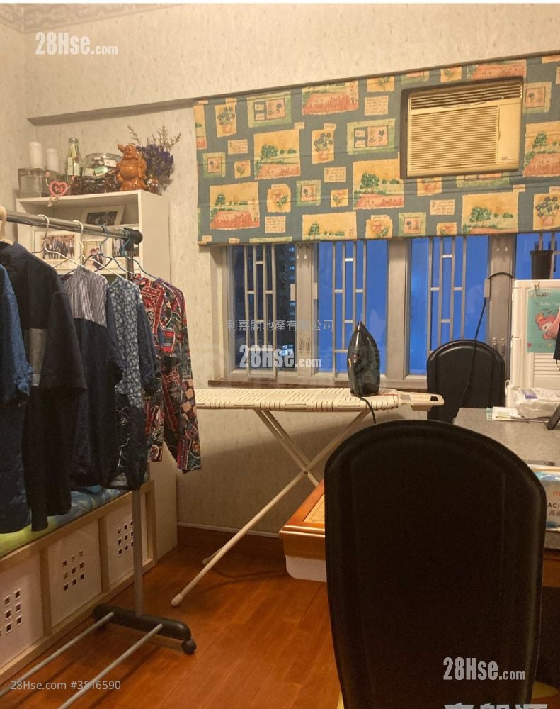 Bo Fung Gardens Sell 3 Bedrooms , 2 Bathrooms 822 ft²