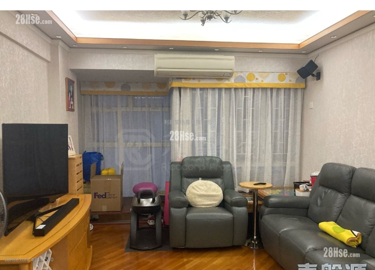 Bo Fung Gardens Sell 3 Bedrooms , 2 Bathrooms 822 ft²