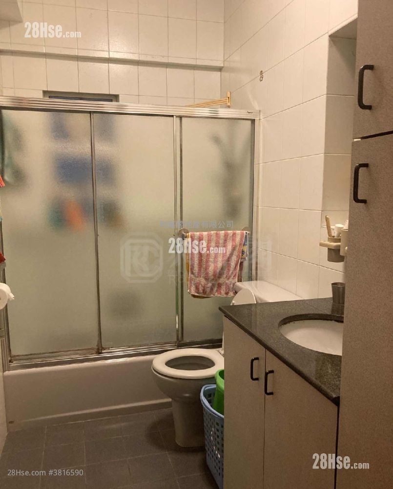 Bo Fung Gardens Sell 3 Bedrooms , 2 Bathrooms 822 ft²