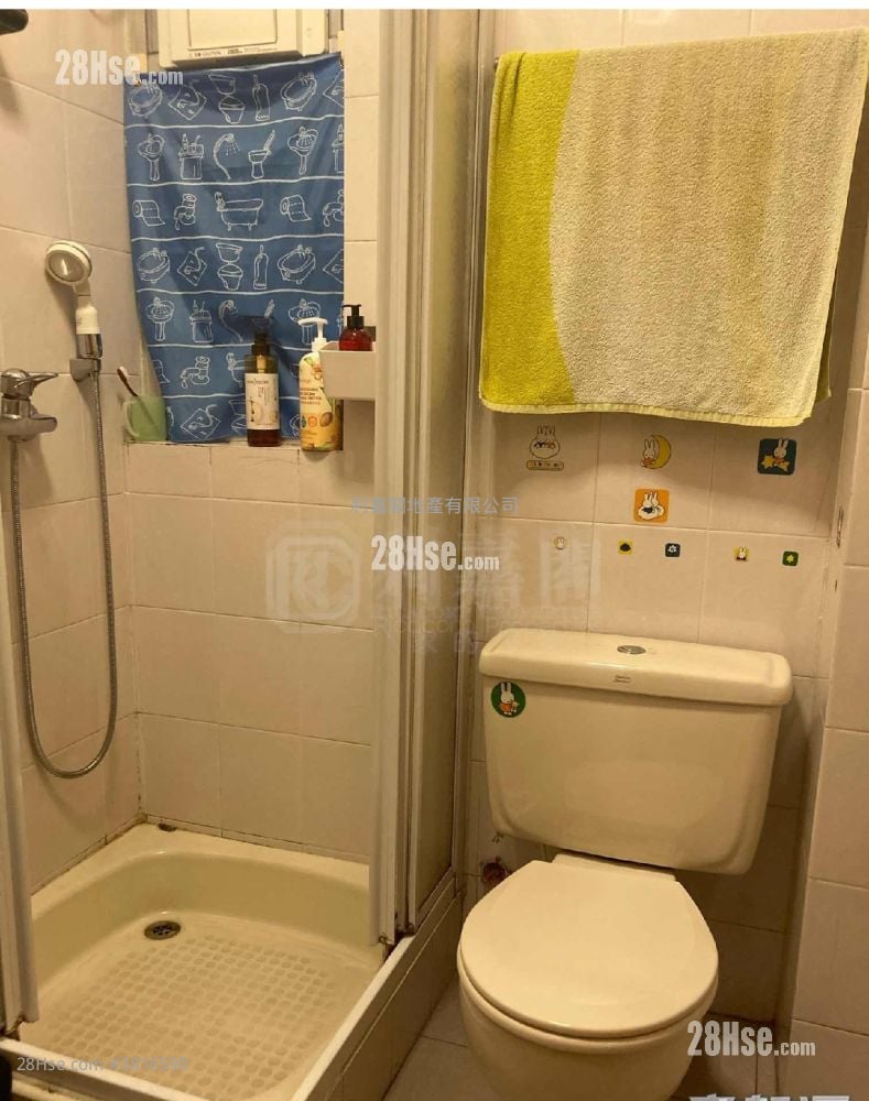 Bo Fung Gardens Sell 3 Bedrooms , 2 Bathrooms 822 ft²