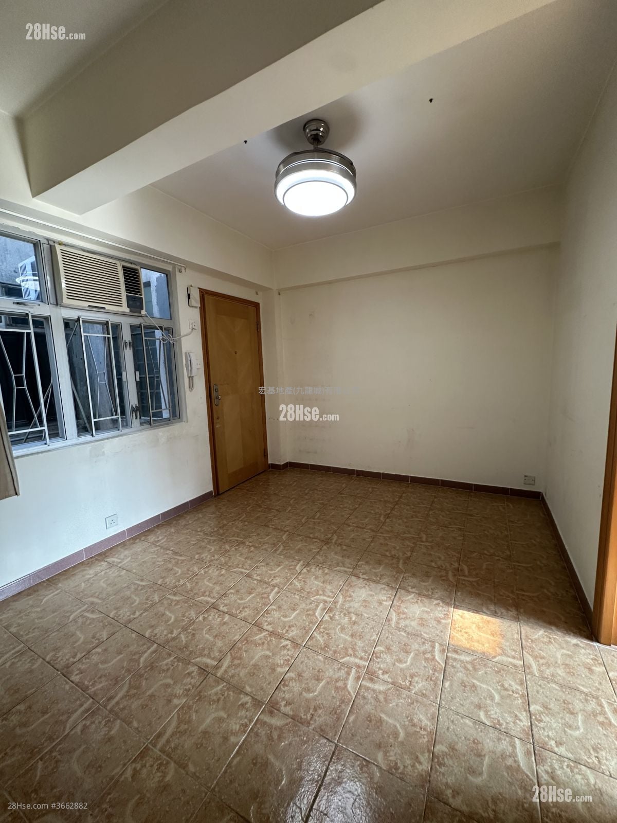 Apartment Rental 3 Bedrooms , 1 Bathroom 432 ft²