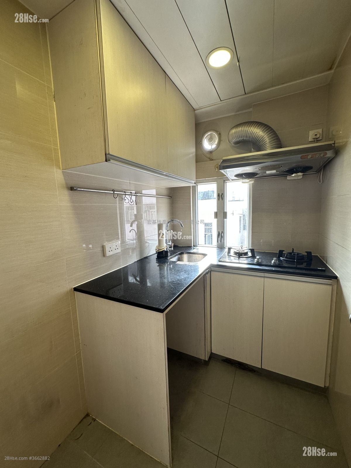 Apartment Rental 3 Bedrooms , 1 Bathroom 432 ft²