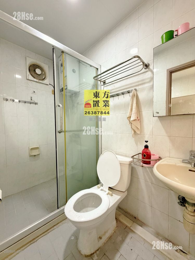 村屋 租盤 4 房 , 2 浴室 2,000 平方呎