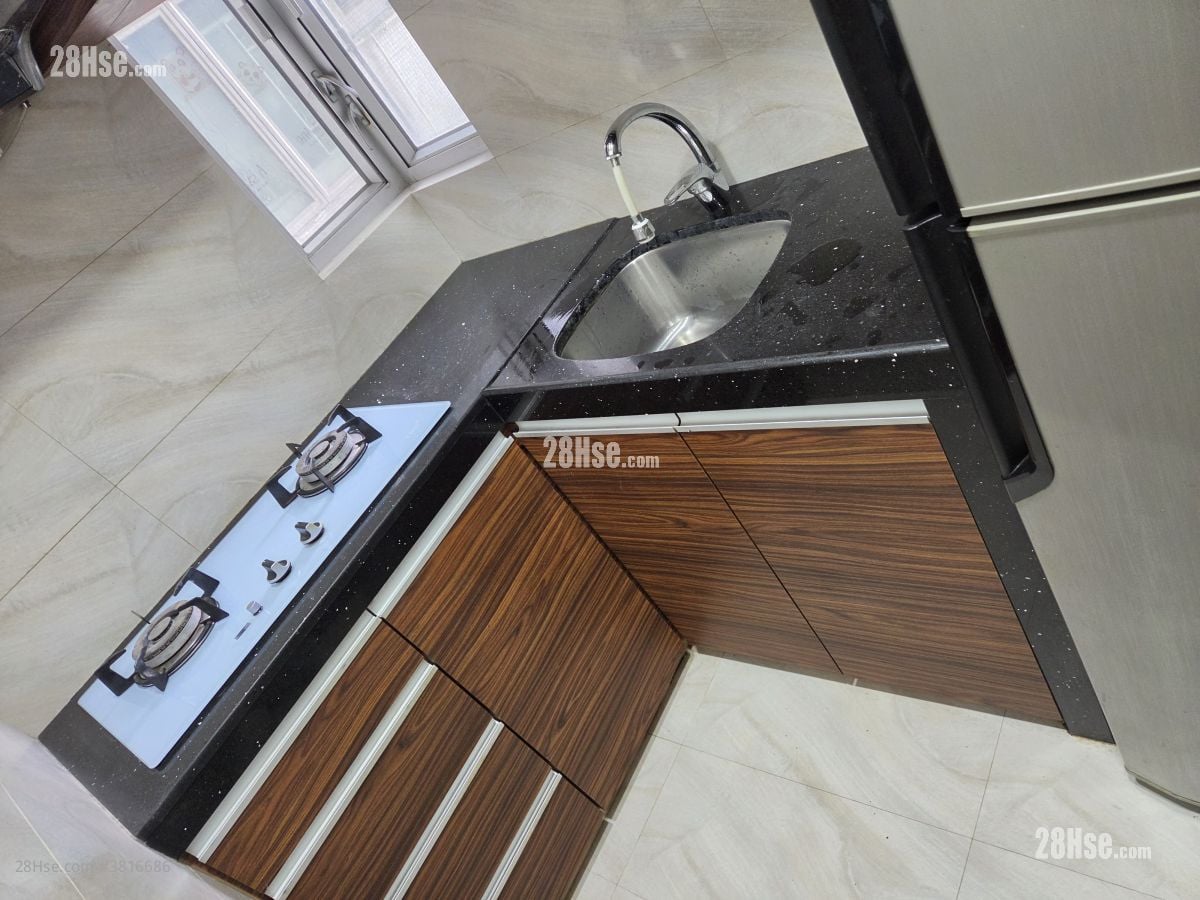 kitchen: Tsuen Cheong Centre Rental 2 Bedrooms , 1 Bathroom 368 ft²