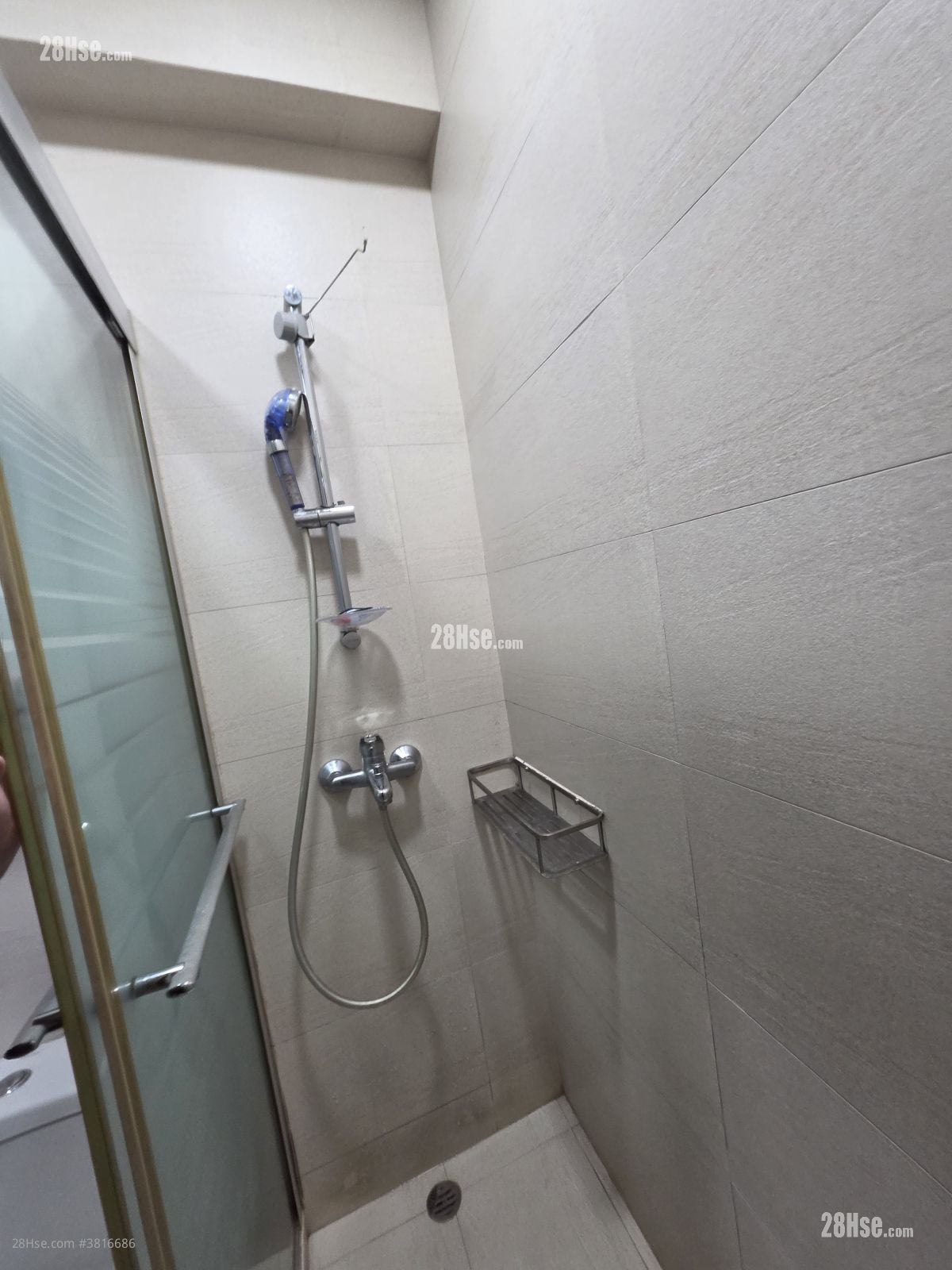 bathroom: Tsuen Cheong Centre Rental 2 Bedrooms , 1 Bathroom 368 ft²