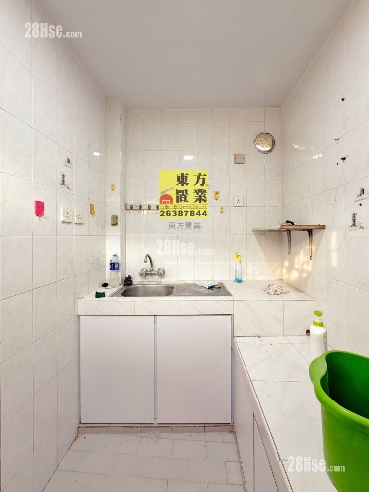 村屋 租盤 4 房 , 2 浴室 2,000 平方呎