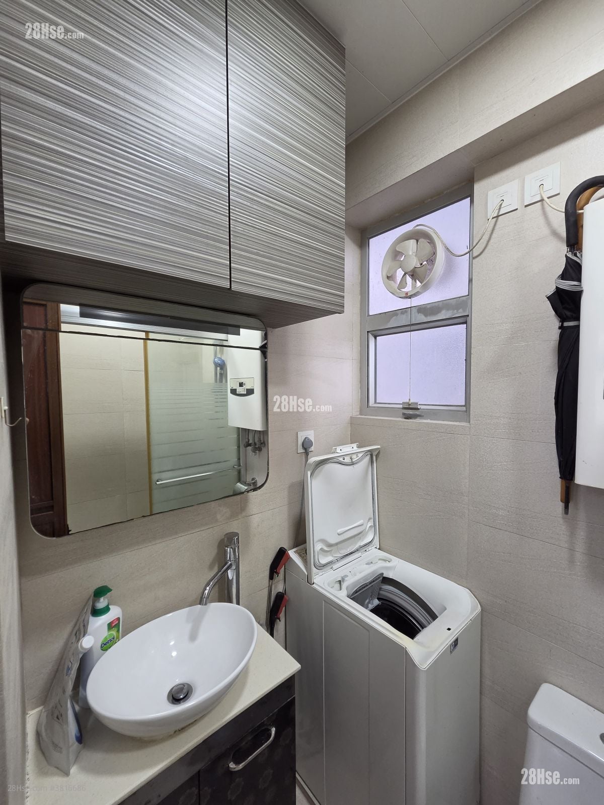 kitchen: Tsuen Cheong Centre Rental 2 Bedrooms , 1 Bathroom 368 ft²