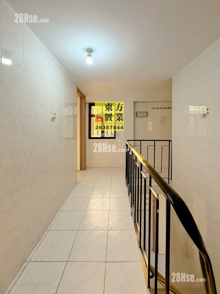 村屋 租盤 4 房 , 2 浴室 2,000 平方呎