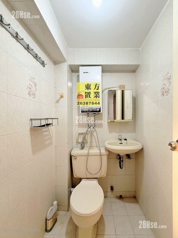 村屋 租盤 4 房 , 2 浴室 2,000 平方呎