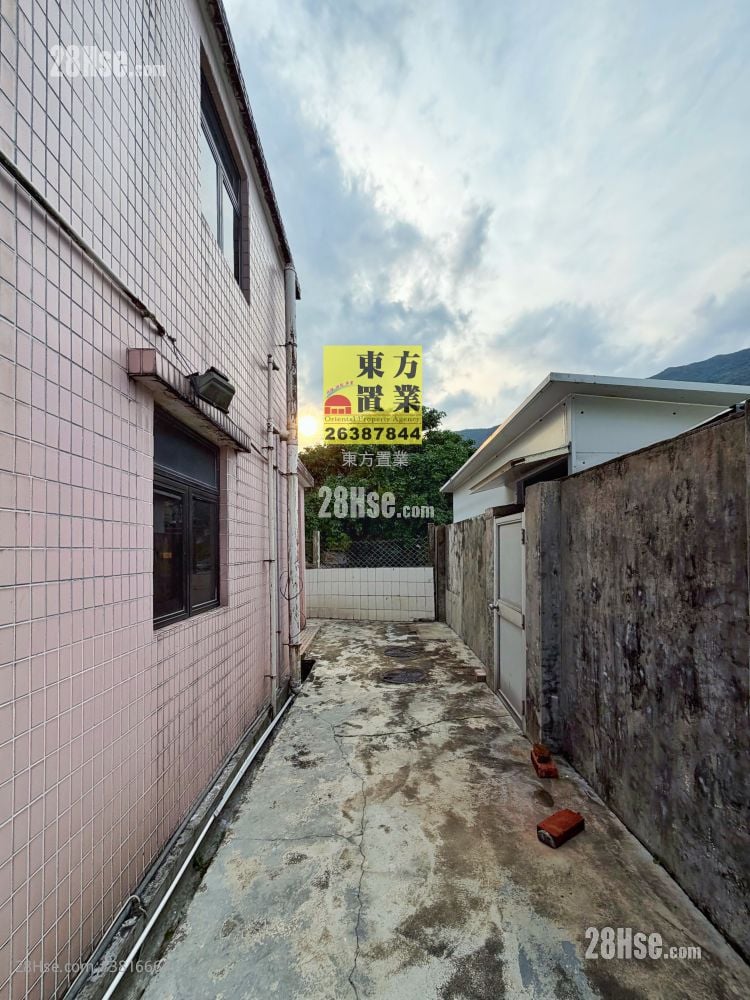 村屋 租盤 4 房 , 2 浴室 2,000 平方呎