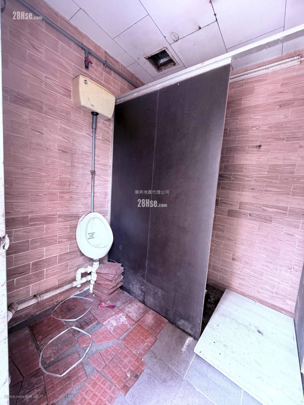 飛亞工業中心 租盤 1,232 平方呎