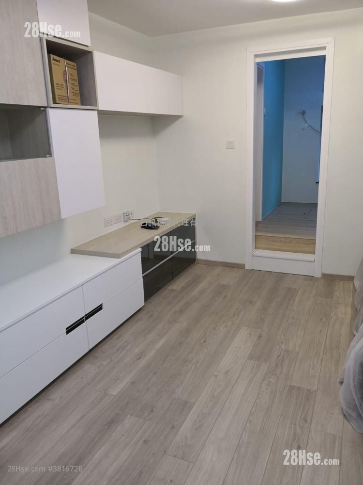 Riviera Gardens Rental 2 Bedrooms , 1 Bathroom 422 ft²