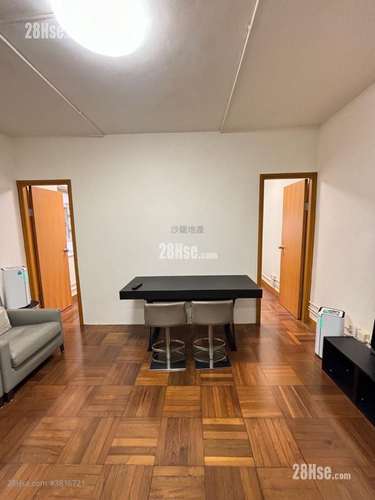 Lai Wing Building Sell 2 Bedrooms , 1 Bathroom 414 ft²