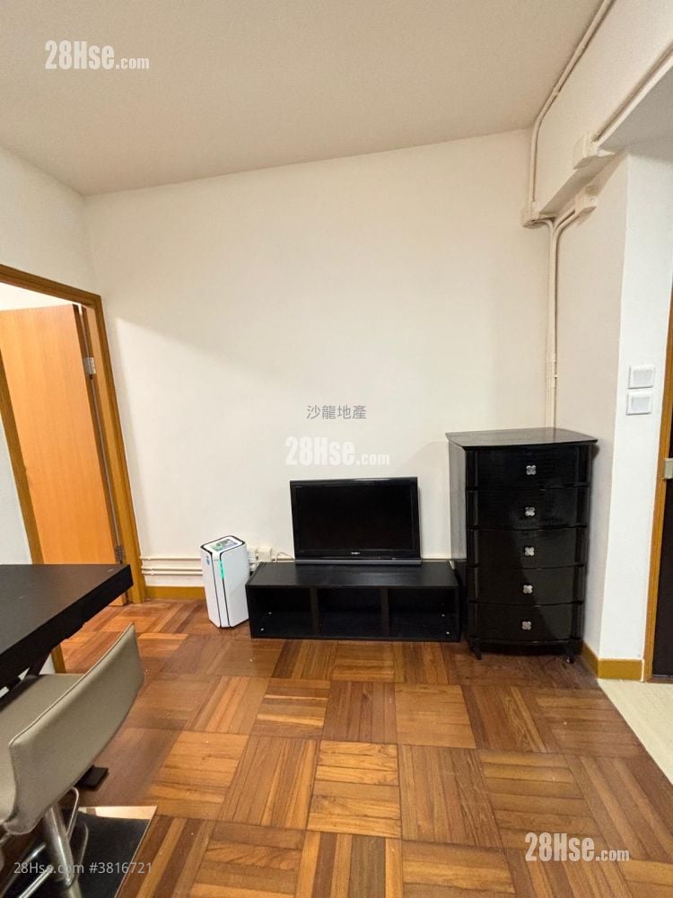 Lai Wing Building Sell 2 Bedrooms , 1 Bathroom 414 ft²