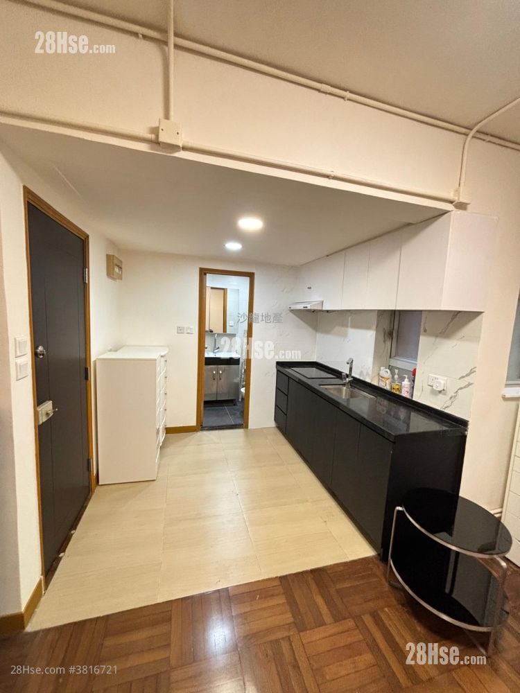 Lai Wing Building Sell 2 Bedrooms , 1 Bathroom 414 ft²