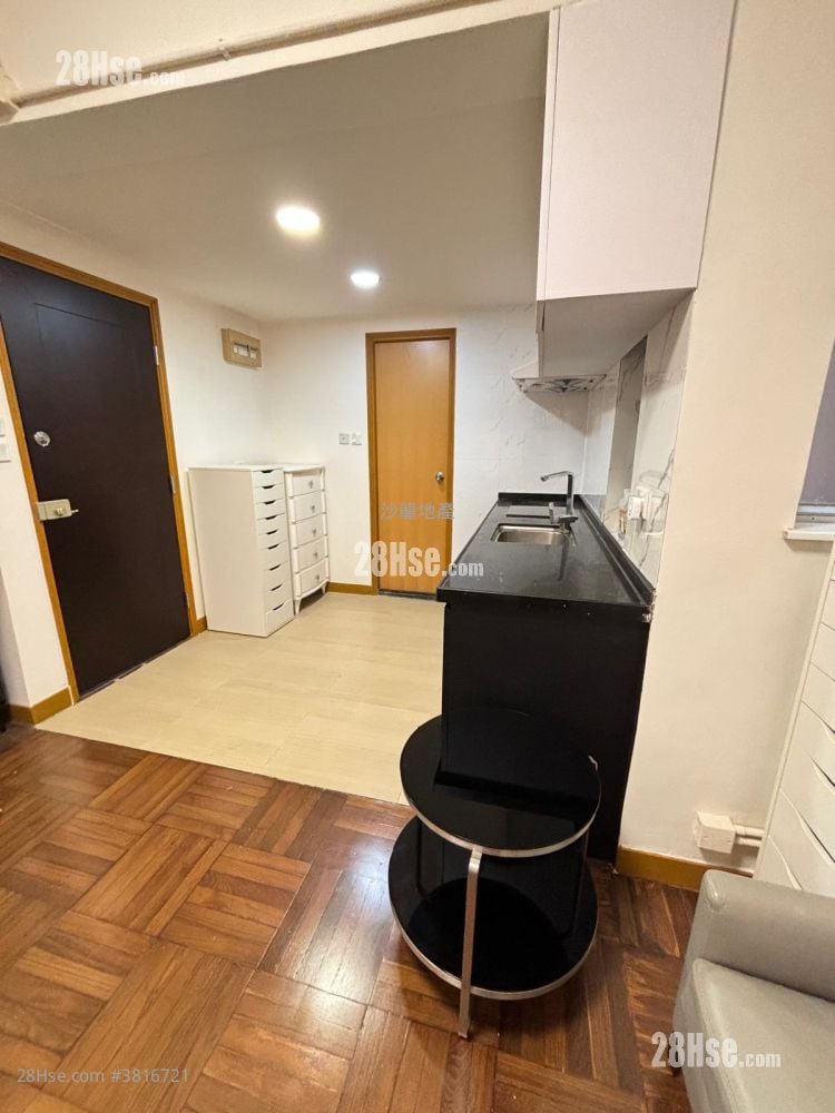 Lai Wing Building Sell 2 Bedrooms , 1 Bathroom 414 ft²