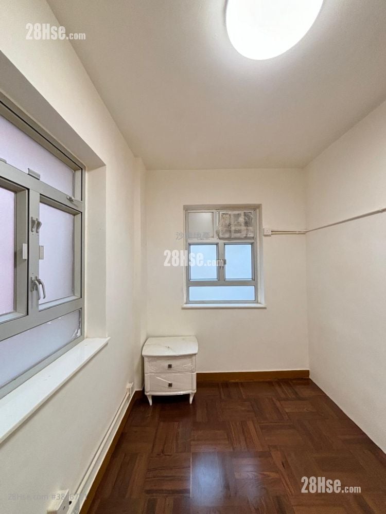 Lai Wing Building Sell 2 Bedrooms , 1 Bathroom 414 ft²