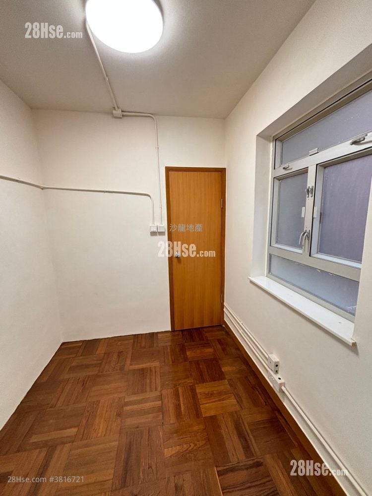 Lai Wing Building Sell 2 Bedrooms , 1 Bathroom 414 ft²