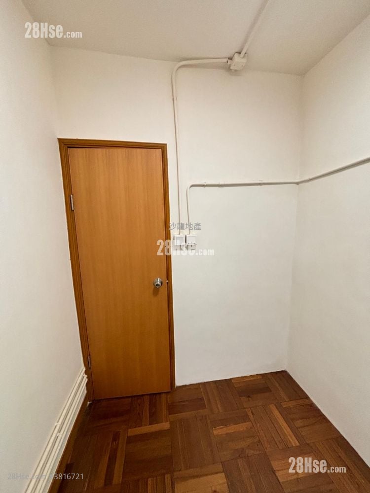 Lai Wing Building Sell 2 Bedrooms , 1 Bathroom 414 ft²
