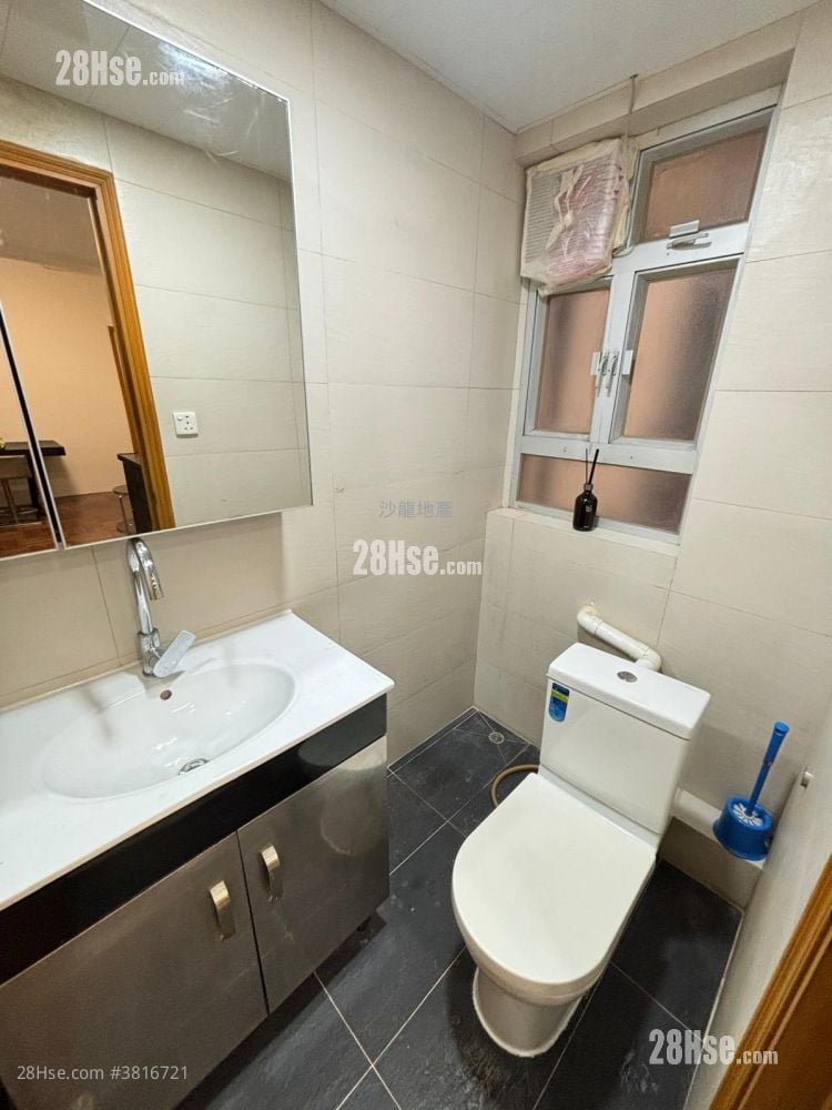 Lai Wing Building Sell 2 Bedrooms , 1 Bathroom 414 ft²