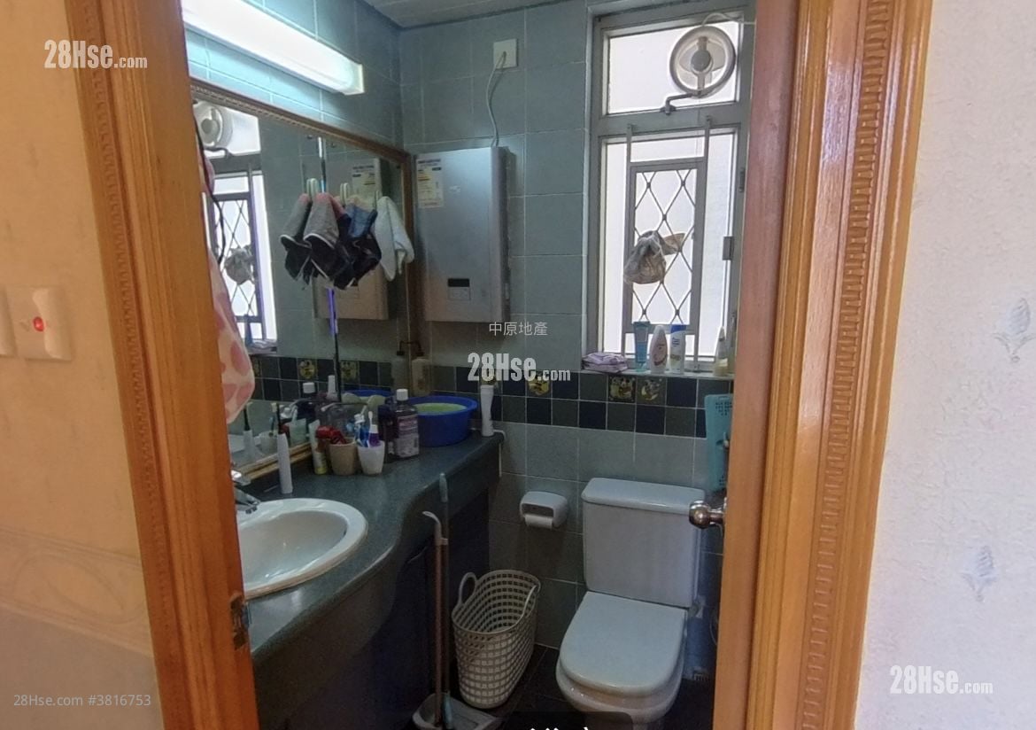 Tin Chung Court Sell 3 Bedrooms 650 ft²