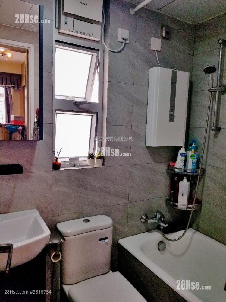 Sunshine Plaza Rental 2 Bedrooms , 1 Bathroom 357 ft²