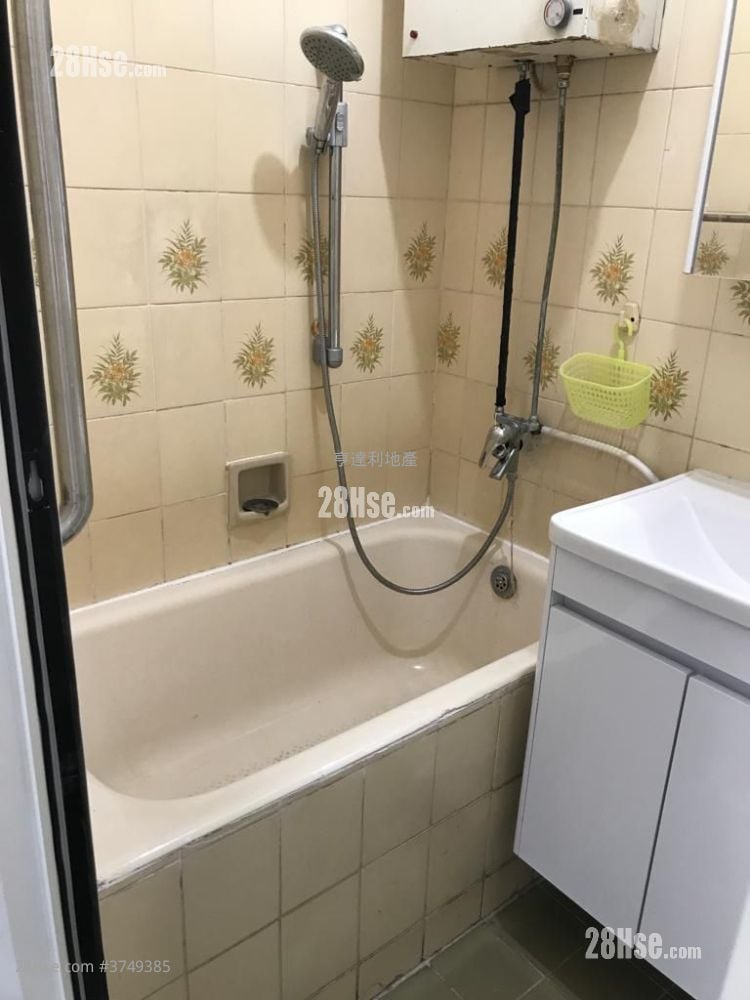 康华大厦 租盘 2 房 , 1 浴室 295 平方尺