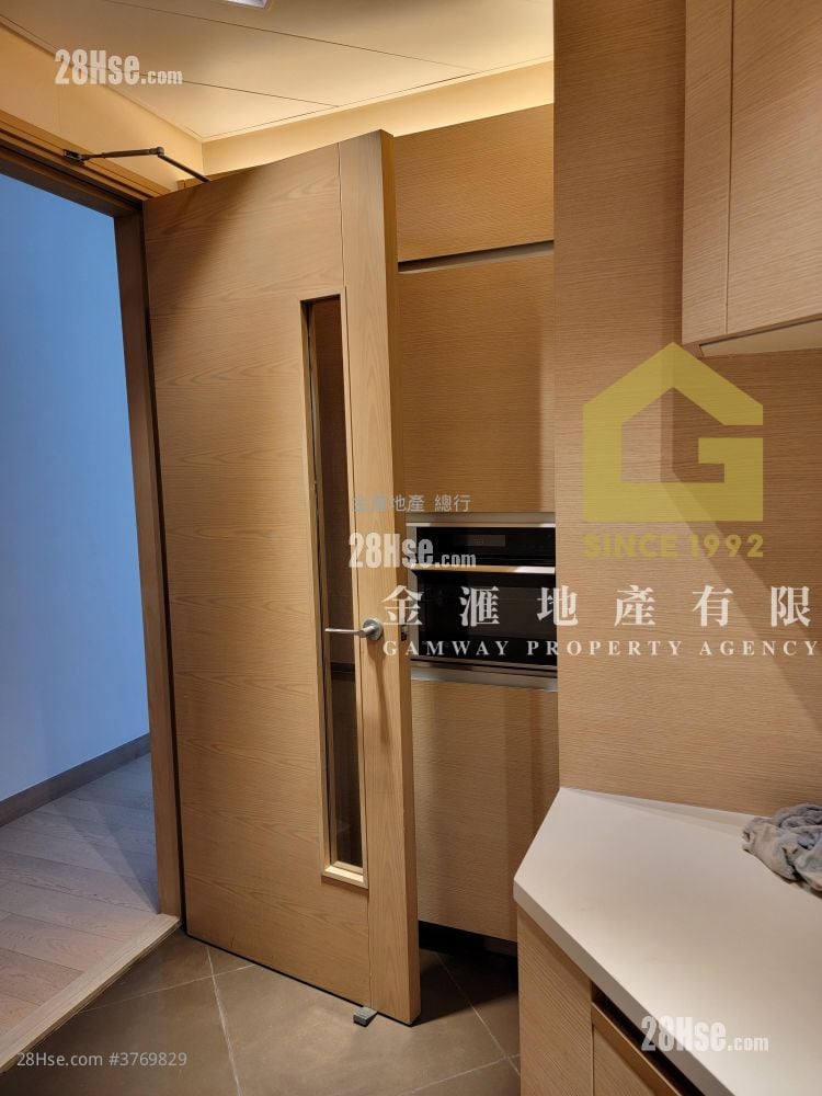 Lions Rise Rental 2 Bedrooms , 1 Bathroom 567 ft²