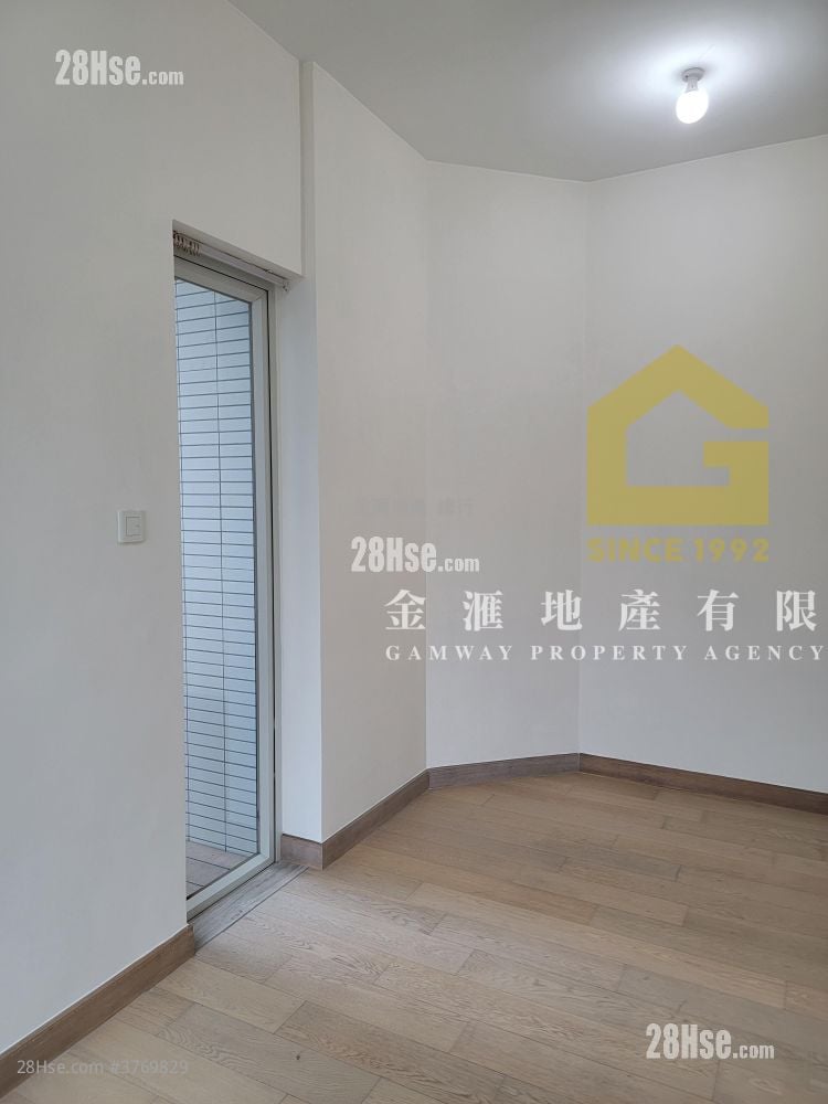 Lions Rise Rental 2 Bedrooms , 1 Bathroom 567 ft²