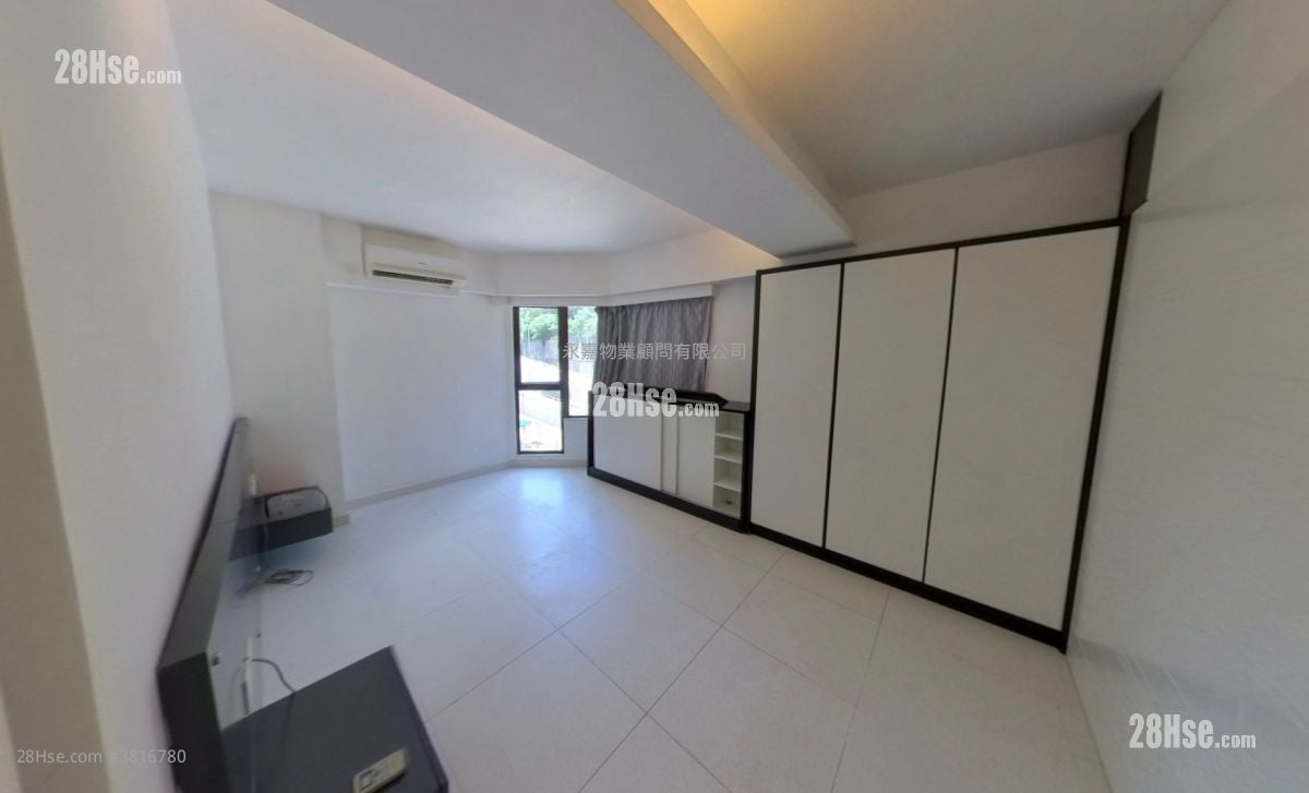 Regal Court Sell 3 Bedrooms , 2 Bathrooms 978 ft²