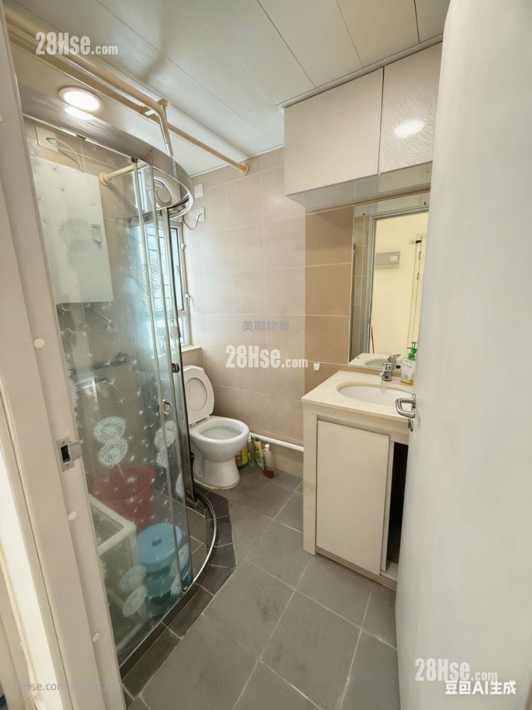 Ching Chun Court Sell 2 Bedrooms , 1 Bathroom 436 ft²