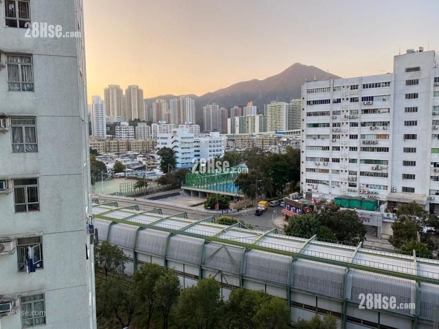 Man Lai Court Sell 3 Bedrooms , 2 Bathrooms 637 ft²