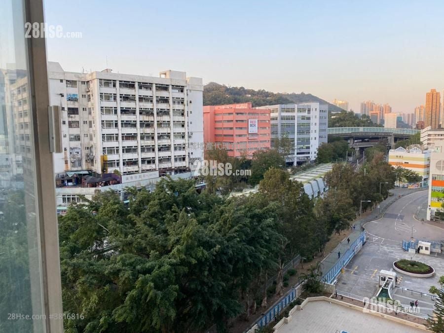 Man Lai Court Sell 3 Bedrooms , 2 Bathrooms 637 ft²