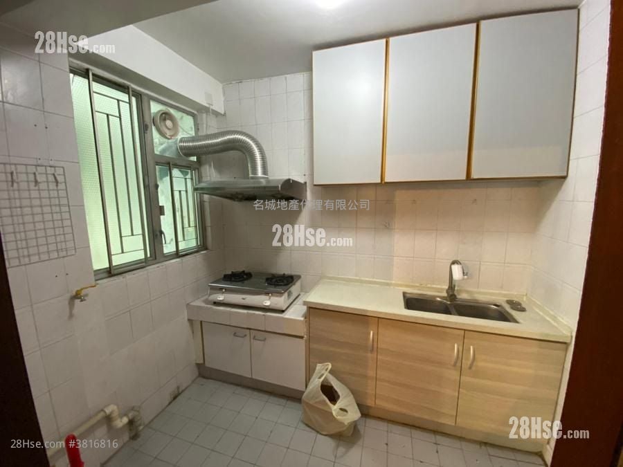 Man Lai Court Sell 3 Bedrooms , 2 Bathrooms 637 ft²