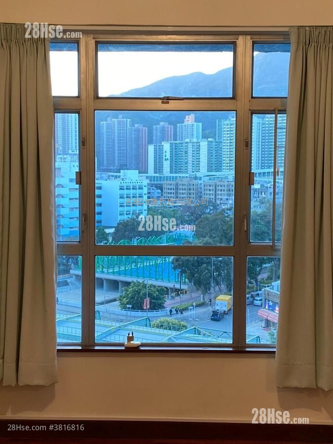 Man Lai Court Sell 3 Bedrooms , 2 Bathrooms 637 ft²