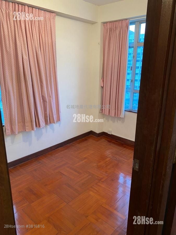 Man Lai Court Sell 3 Bedrooms , 2 Bathrooms 637 ft²