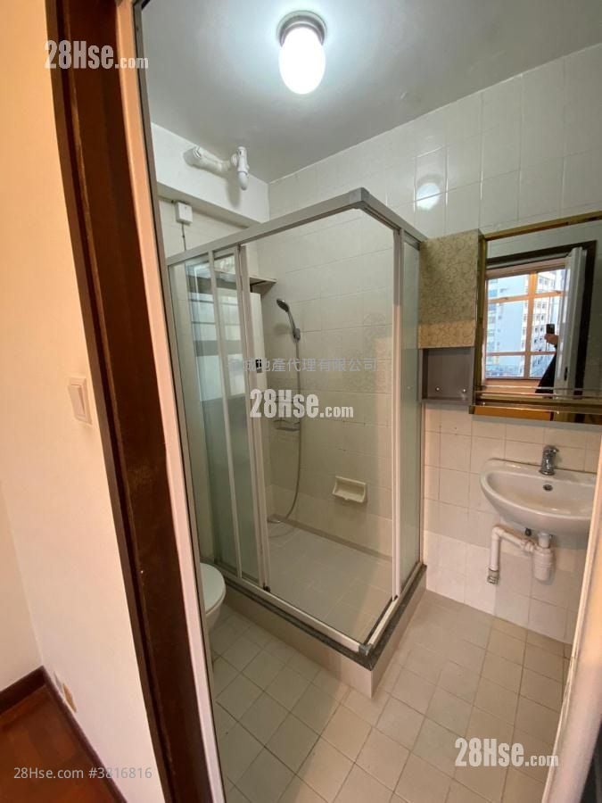 Man Lai Court Sell 3 Bedrooms , 2 Bathrooms 637 ft²