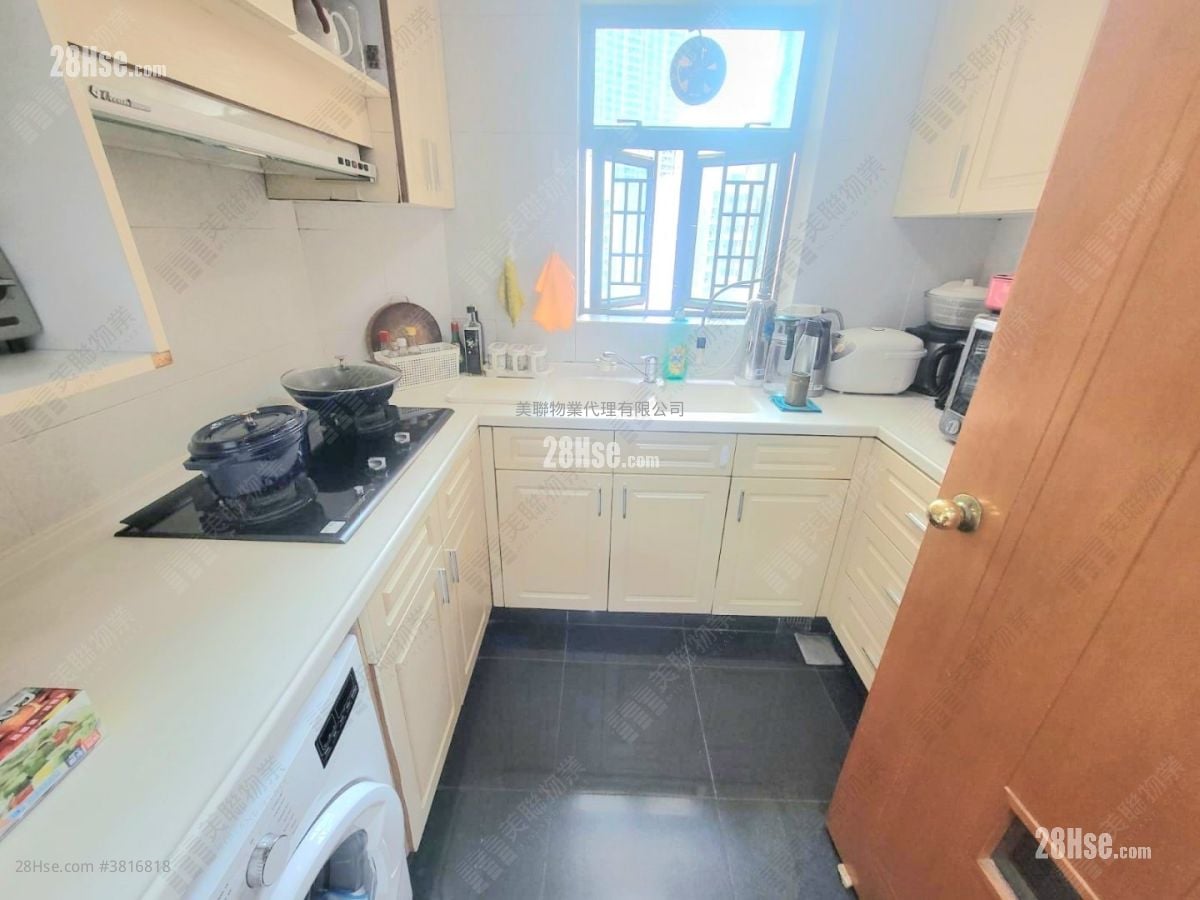 Park Avenue Sell 3 Bedrooms , 2 Bathrooms 737 ft²