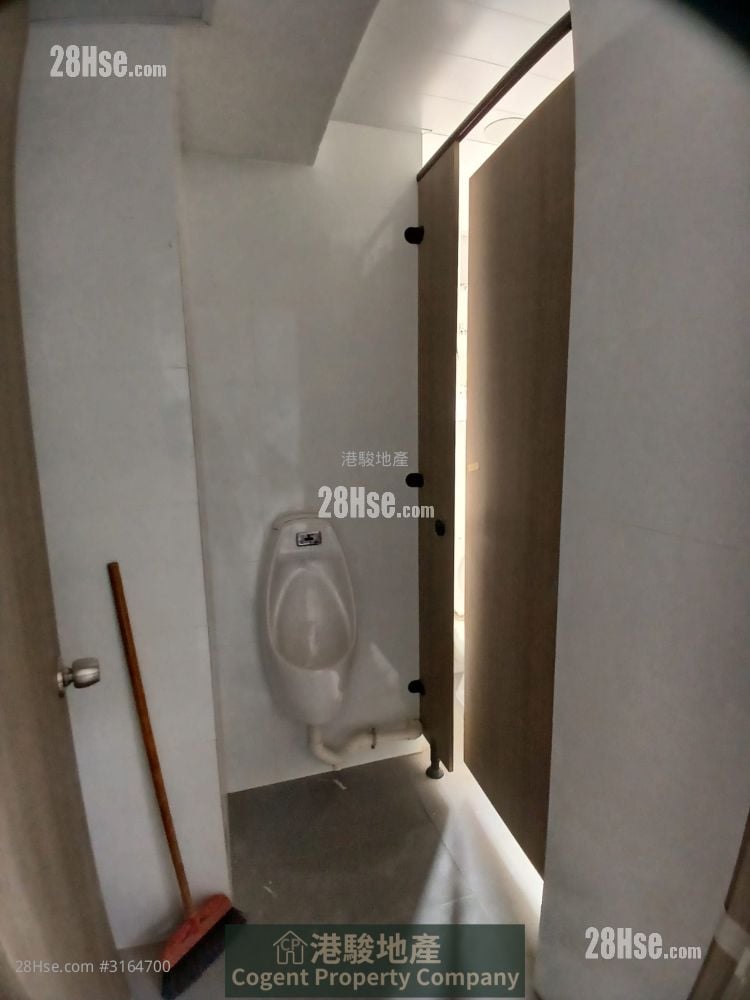 大角咀工厦 租盘 1 厕所