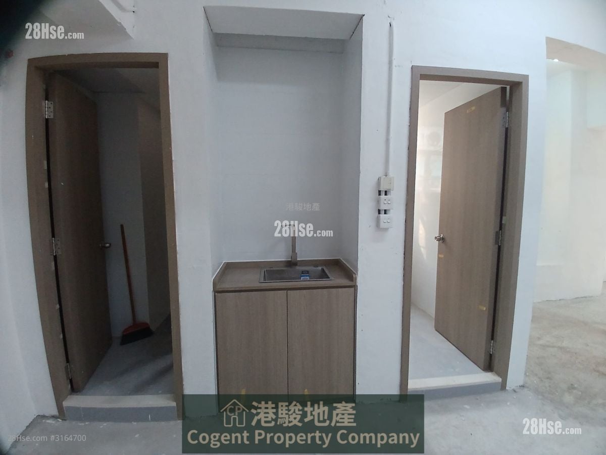 大角咀工厦 租盘 1 厕所