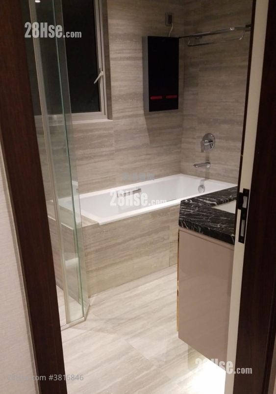 君臨天下 租盤 3 房 1,053 平方呎