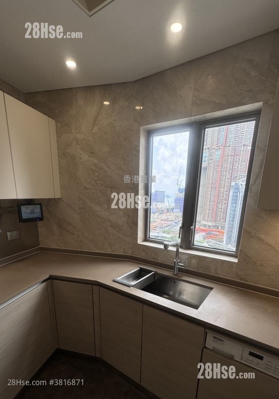 Grand Austin Sell 3 Bedrooms 867 ft²