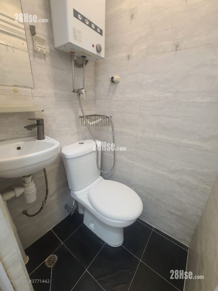 Man Wah Building Rental Studio , 1 Bathroom 140 ft²