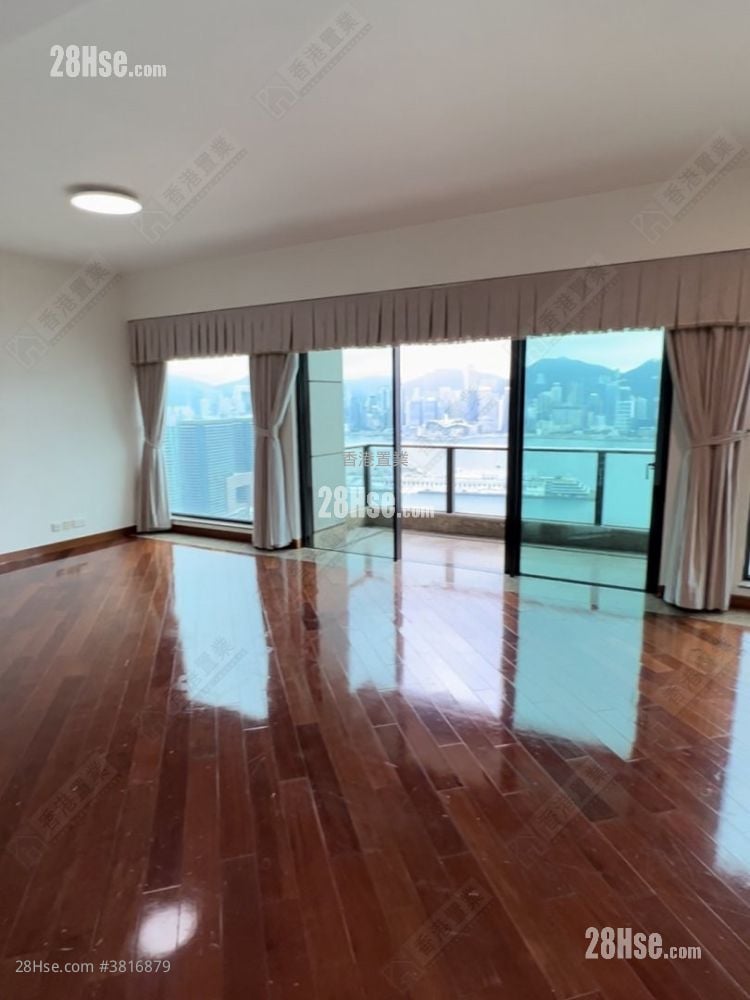 The Arch Rental 4 Bedrooms 1,955 ft²