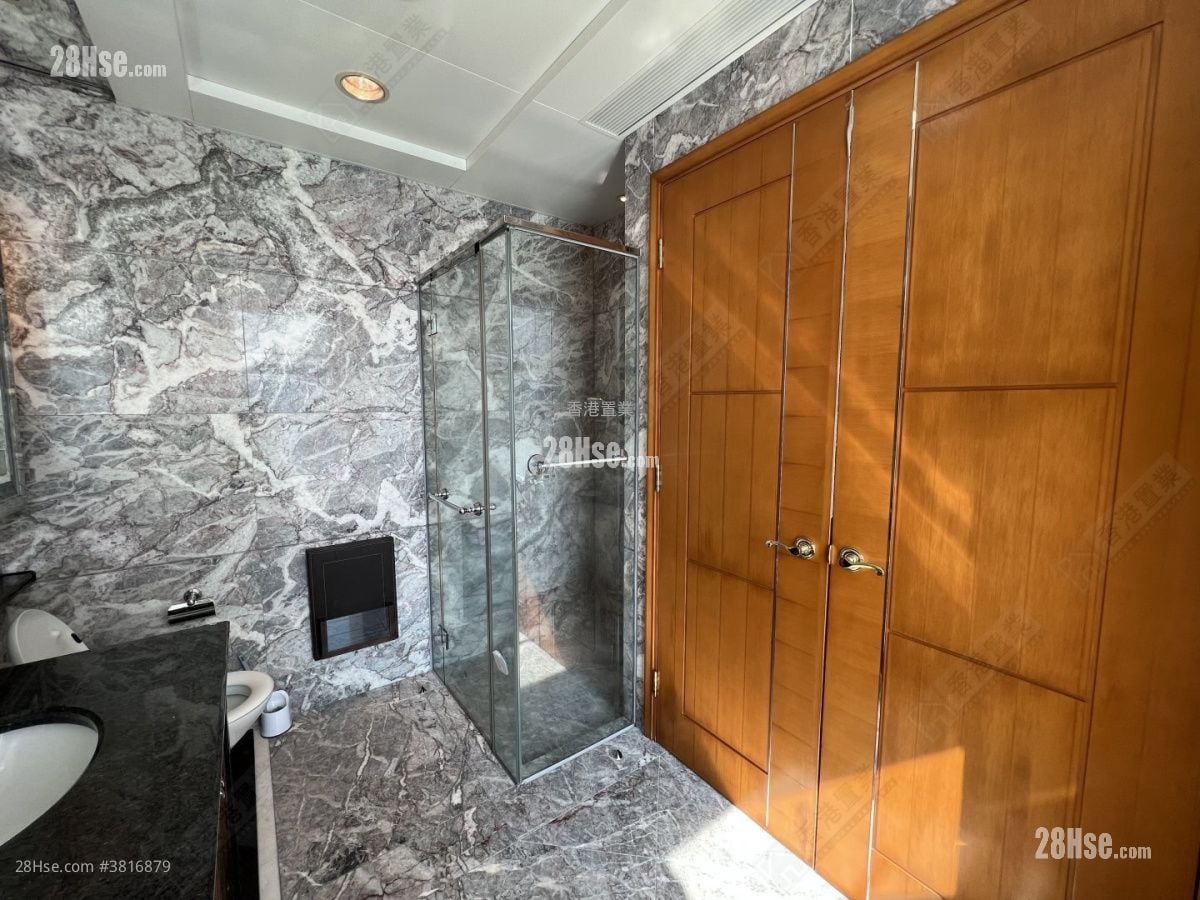 The Arch Rental 4 Bedrooms 1,955 ft²